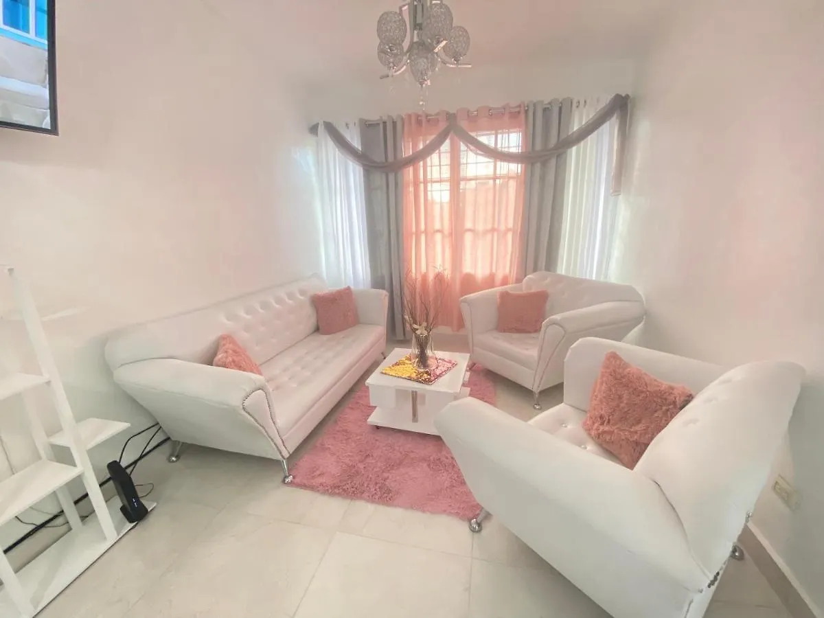 Santiago Monumental Area Apartment: Cozy 3BR with Wi-Fi near Caribe Tours & Colinas Mall Santiago De Los Caballeros Apartment