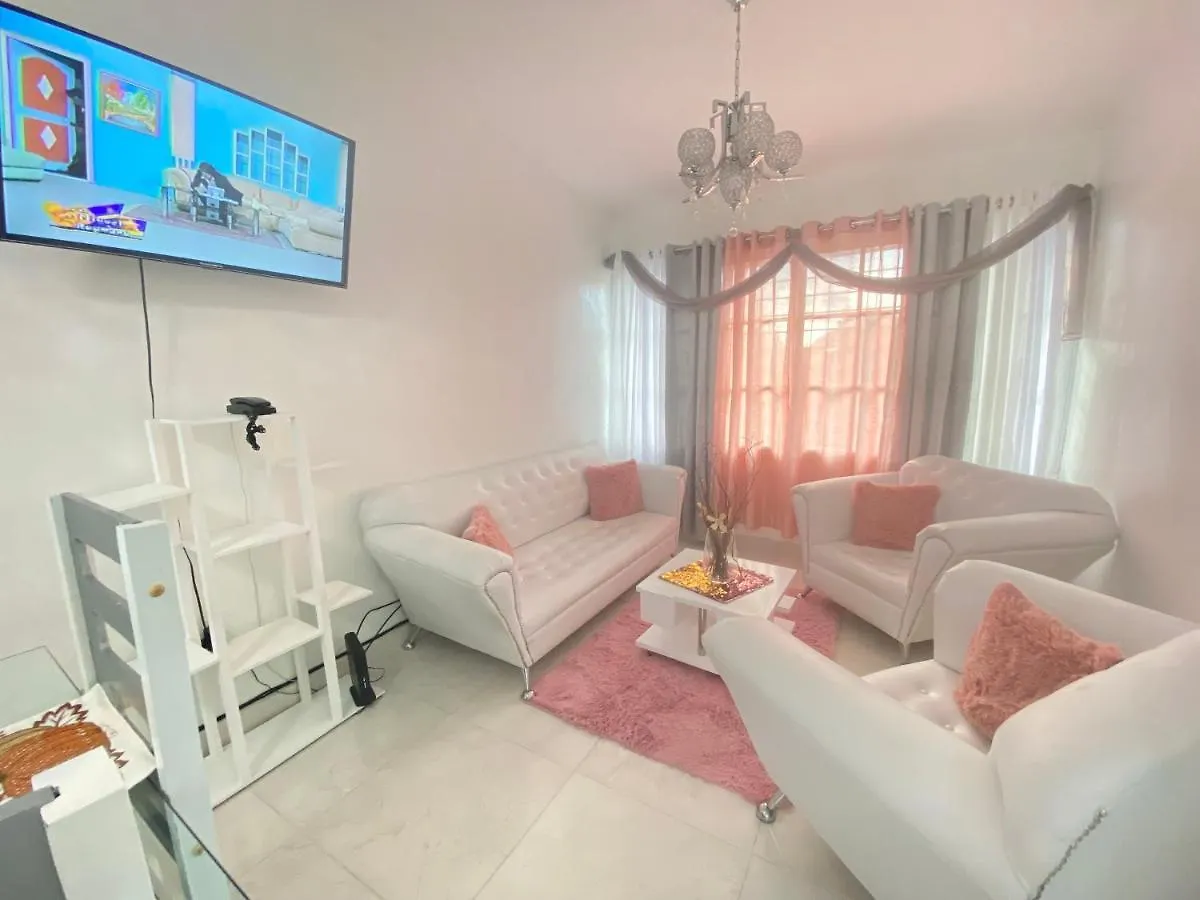 Santiago Monumental Area Apartment: Cozy 3BR with Wi-Fi near Caribe Tours & Colinas Mall Santiago De Los Caballeros Apartment